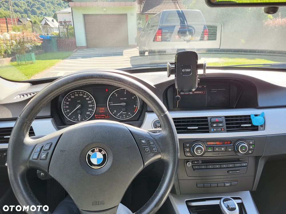 BMW Seria 3 318d Touring - 9