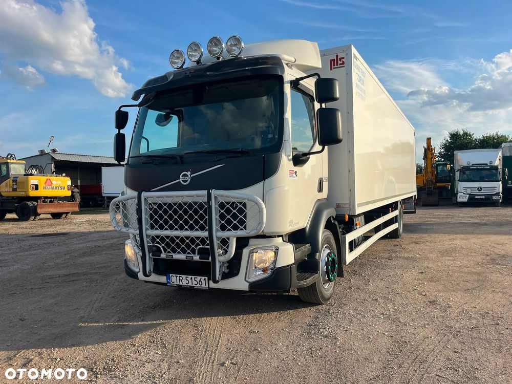 Volvo Wynajem solówka izoterma z windą 4500 ZŁ MIESIĄC - 15