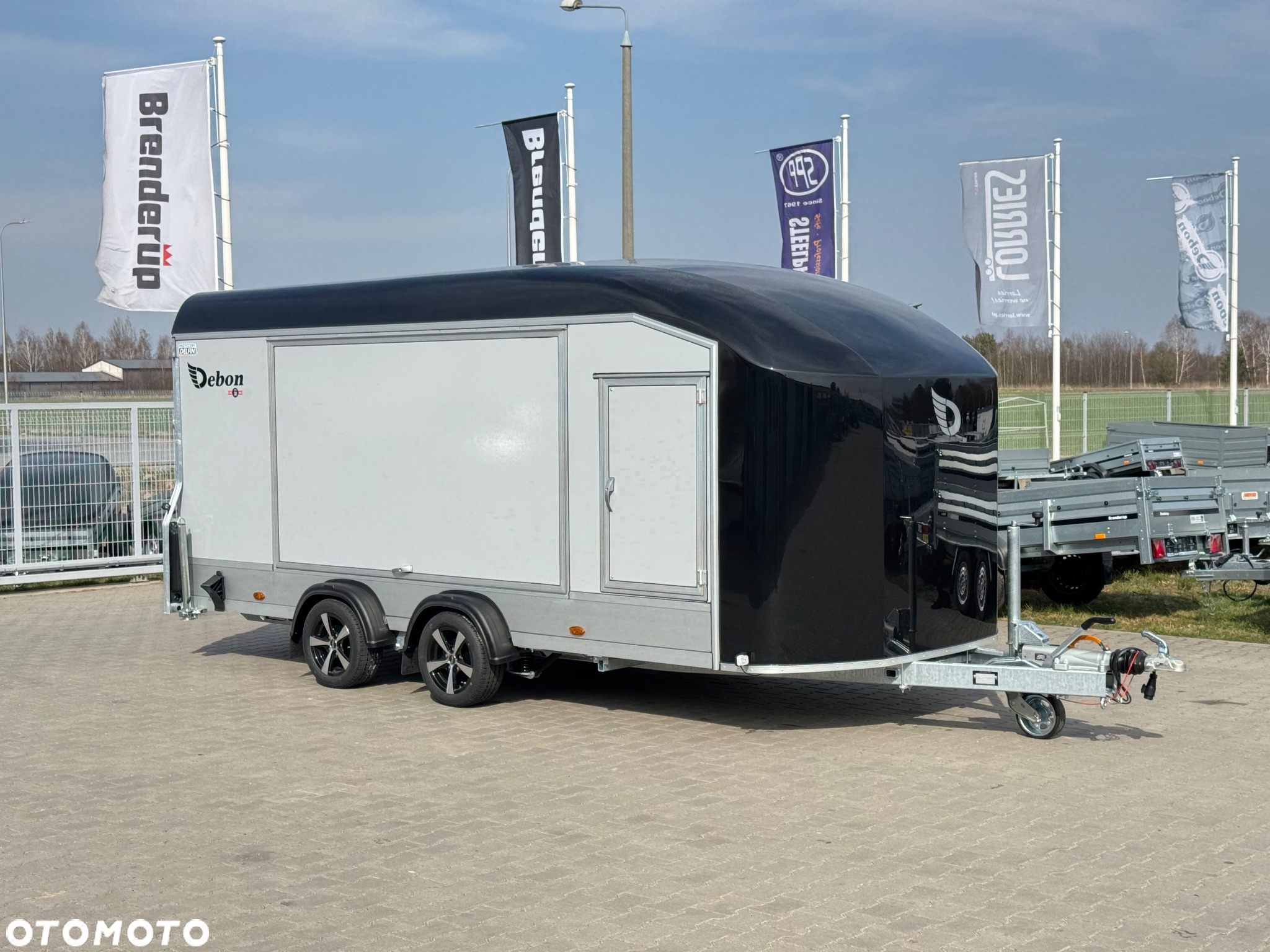 Debon C1000 - kryta laweta | 490 x 202 cm / 3500kg / felgi ALU / wciągarka elektryczna - 3