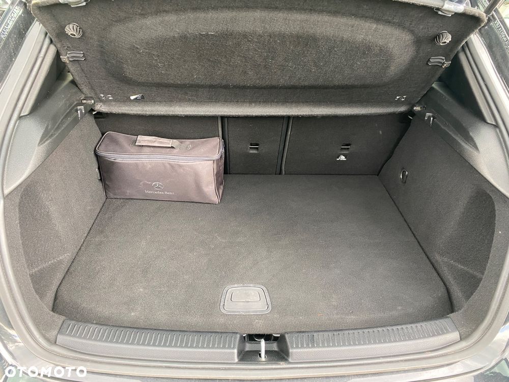 Mercedes-Benz Klasa A 250 e PHEV AMG Line 8G-DCT - 37