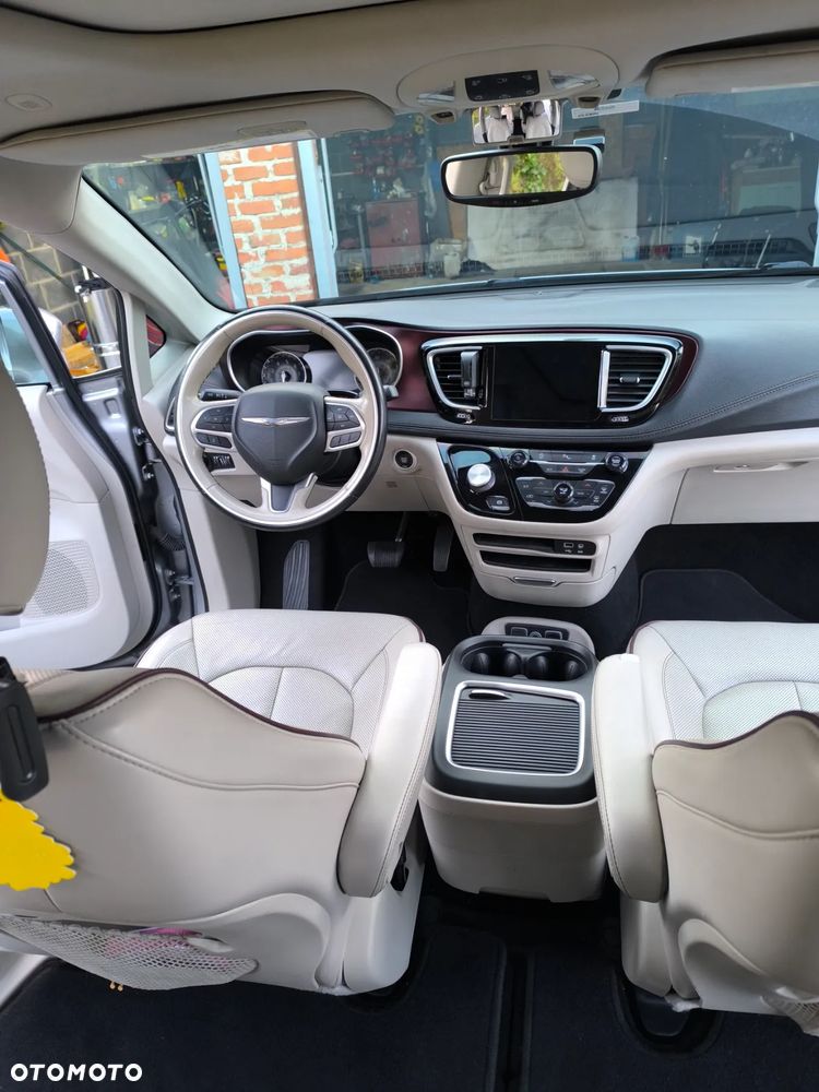 Chrysler Pacifica - 26