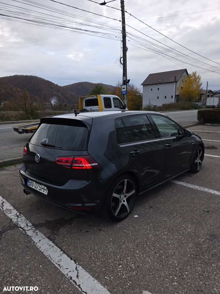 Volkswagen Golf - 4
