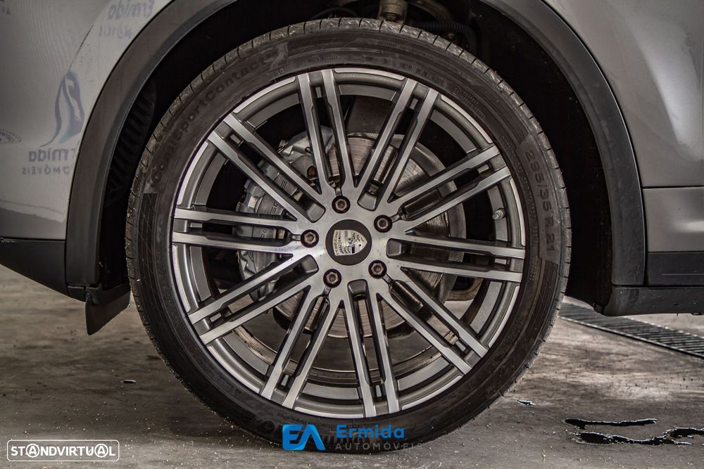 Porsche Cayenne - 22