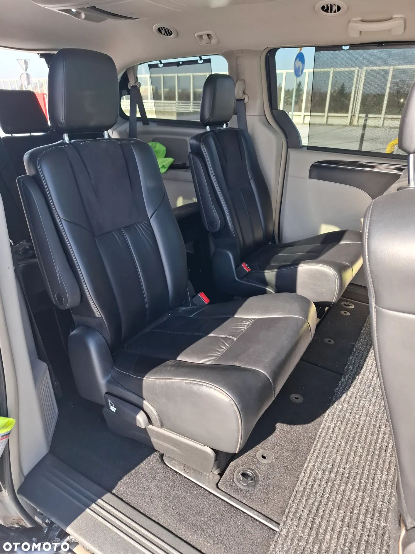 Chrysler Town & Country 3.6 Limited - 7
