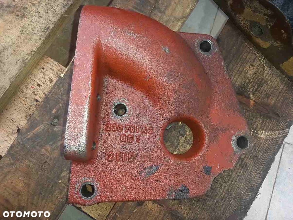 Obudowa dekiel pompy skrzyni biegów 230761A2 McCormick XTX200 - 1