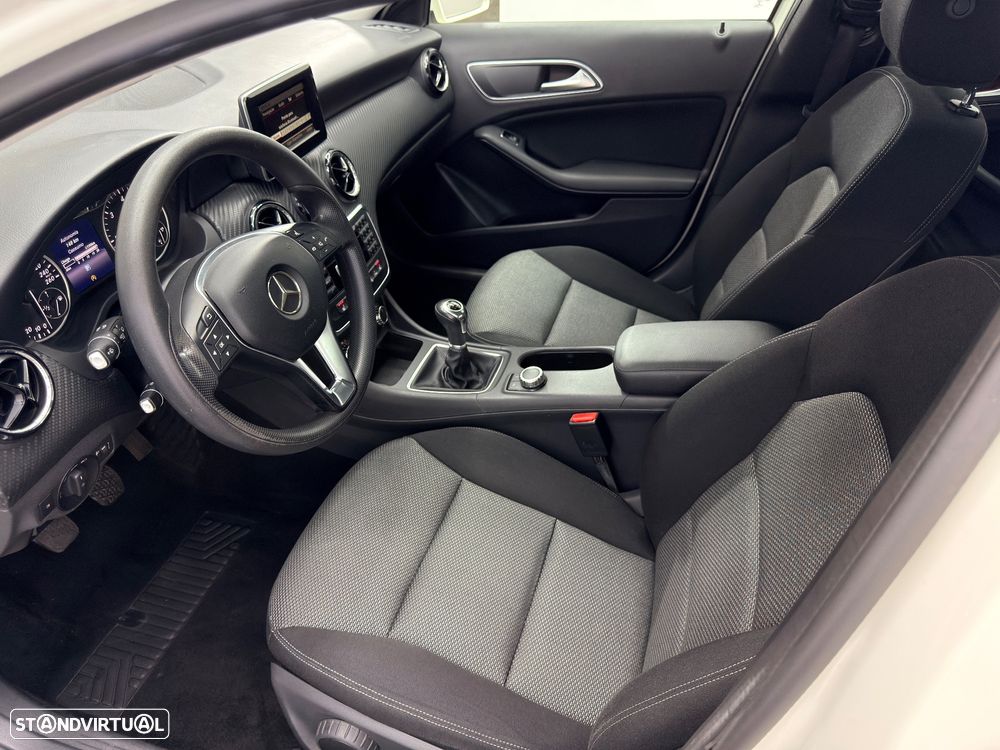 Mercedes-Benz GLA 180 d Style - 12