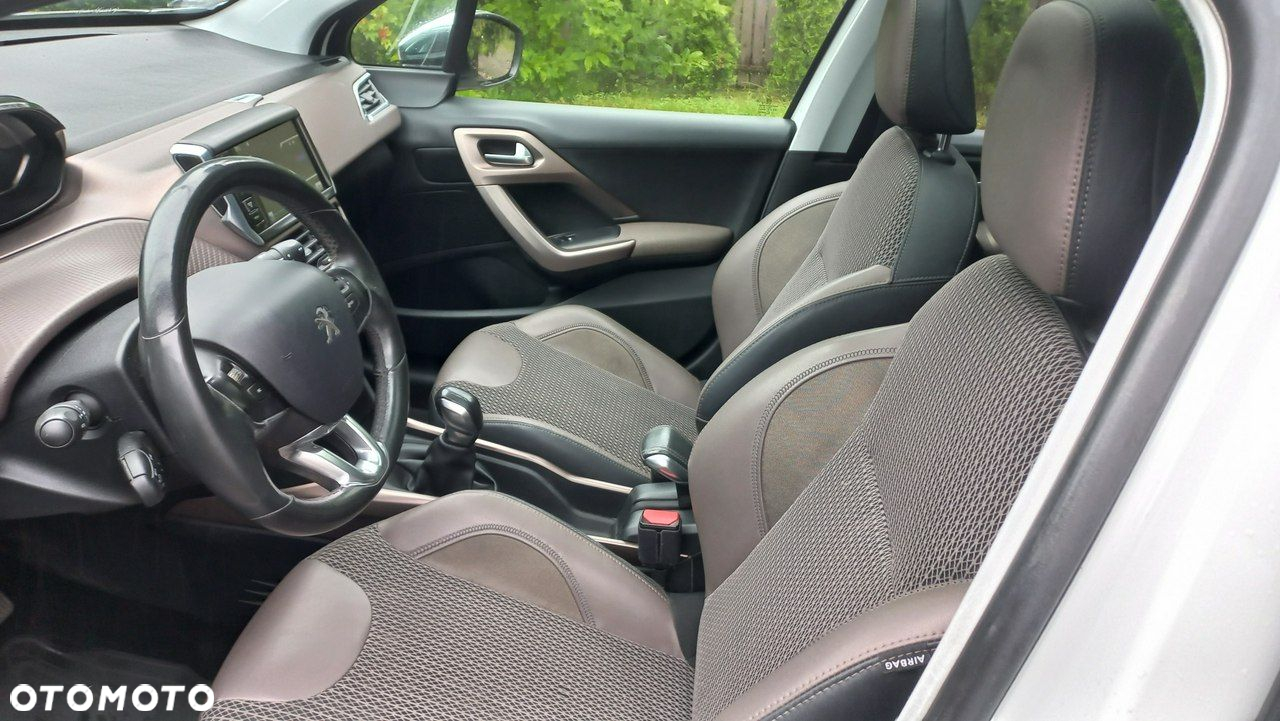 Peugeot 2008 1.6 e-HDi Allure S&S - 11