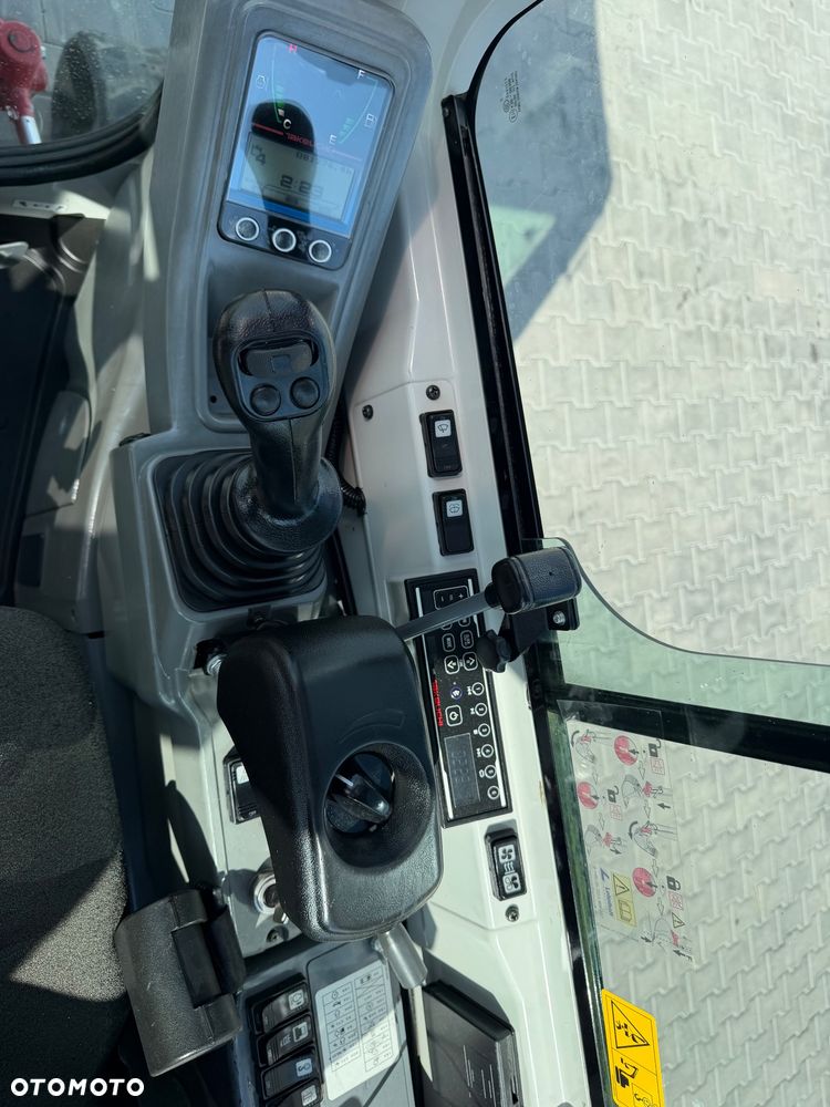 Takeuchi Tb225 - 22
