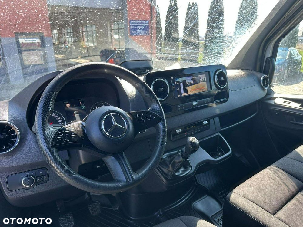 Mercedes-Benz Sprinter - 16