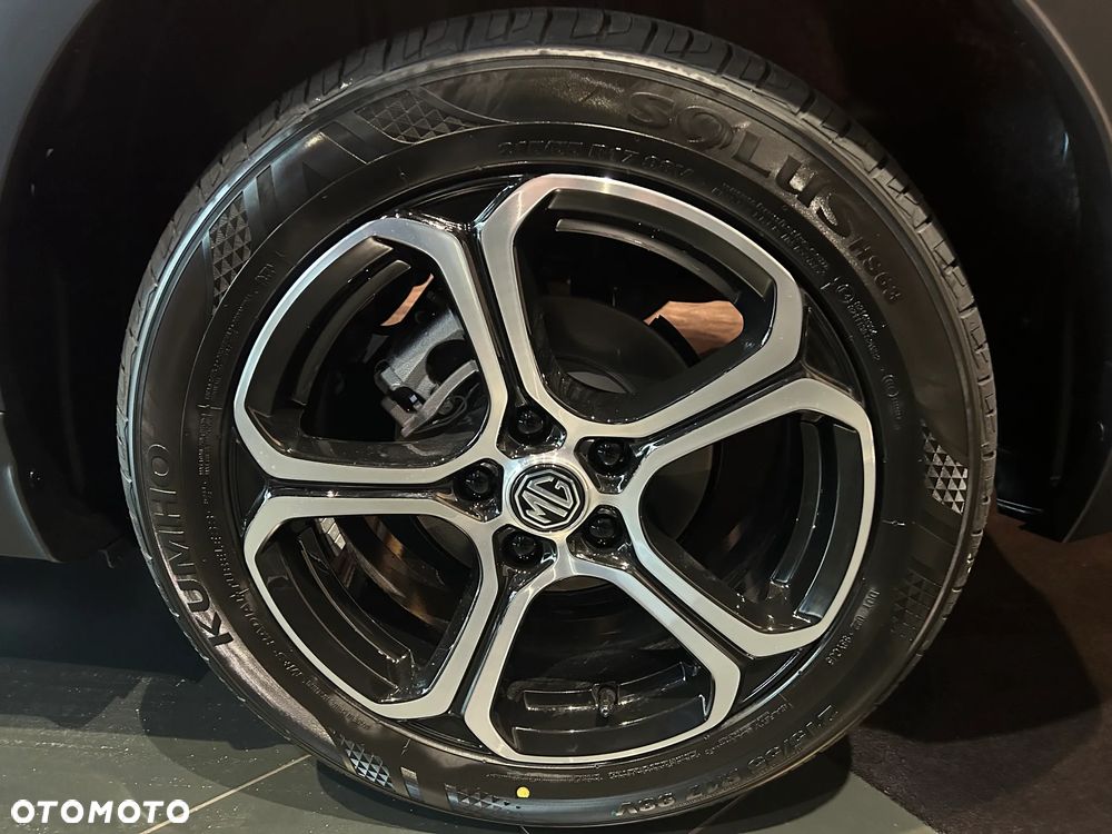 MG ZS Hybrid+ - 14