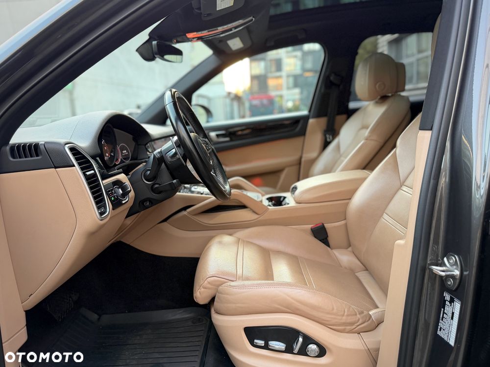 Porsche Cayenne Platinum Edition - 15