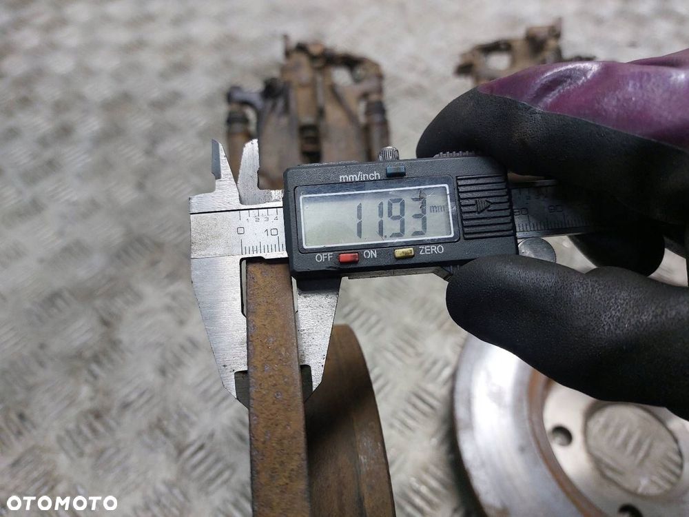 TARCZE HAMULCOWE TYŁ + ZACISKI VOLKSWAGEN TRANSPORTER T4 2.4 D - 5