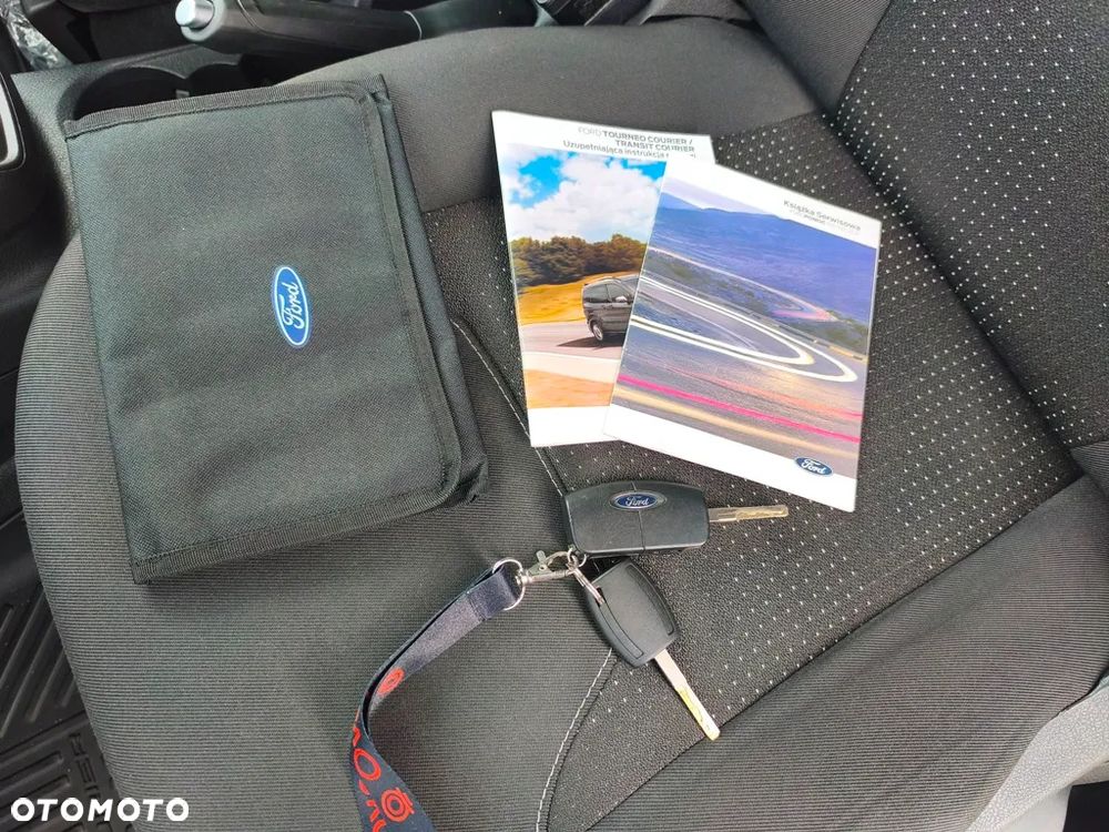 Ford Transit Courier - 40