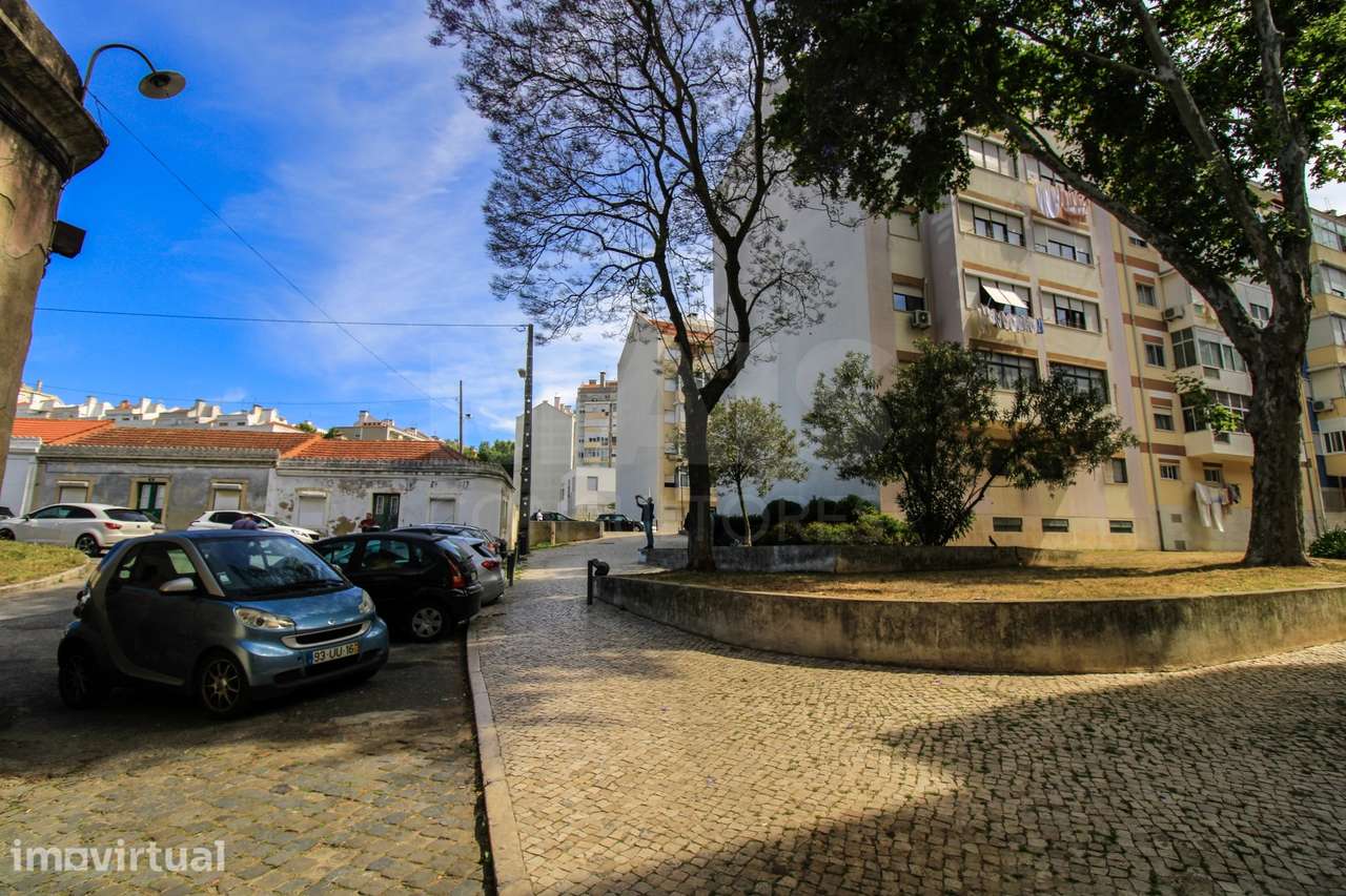 Prédio em Benfica com 11 t0 - Grande imagem: 3/19