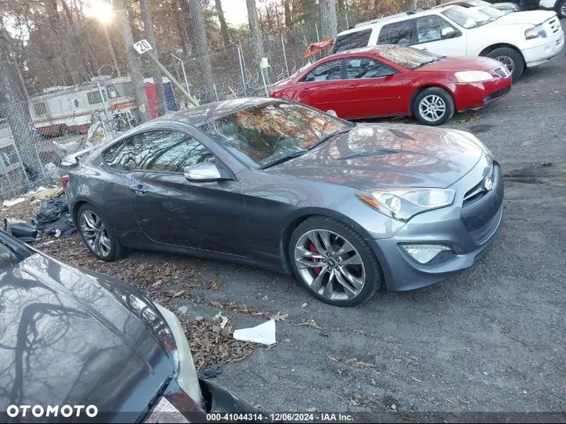 Hyundai Genesis Coupe - 40