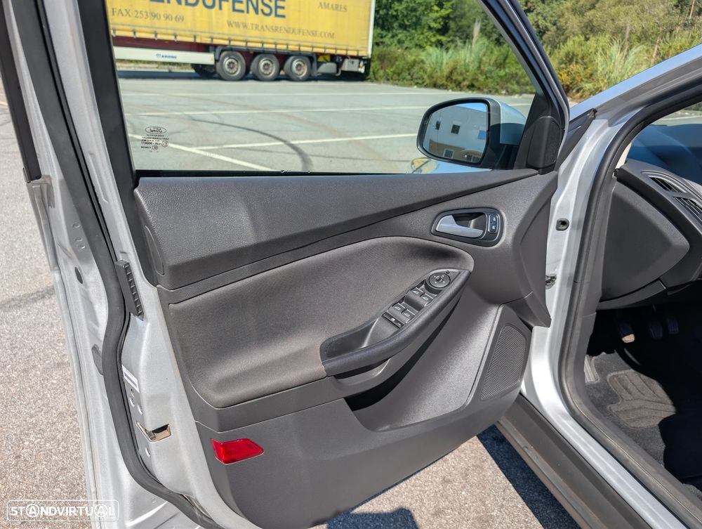 Ford Focus SW 1.0 EcoBoost S&S TITANIUM DESIGN — fotografia 6