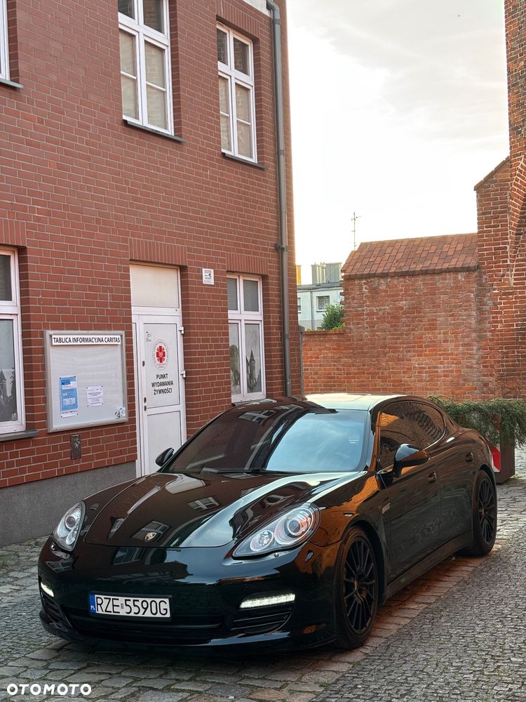 Porsche Panamera 4S - 9