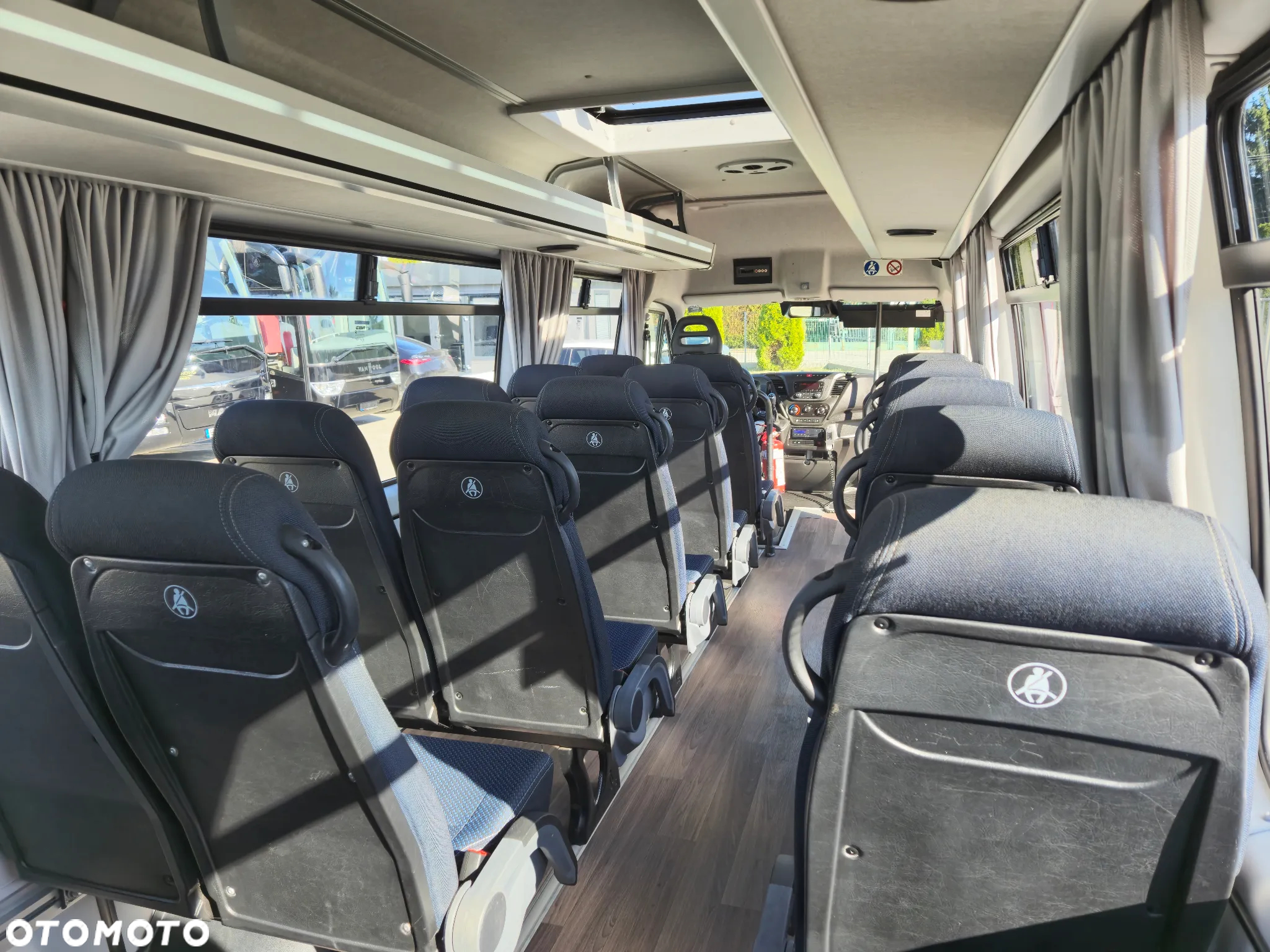Iveco DAILY 65C18 / SPROWADZONE / 23 MIEJSCA/ KLIMATYZACJA/ WINDA DLA OSÓB NIEPEŁNOSPRAWNYCH - 26