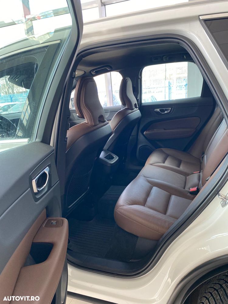 Volvo XC 60 B4 MHEV AT8 AWD Momentum Pro - 18