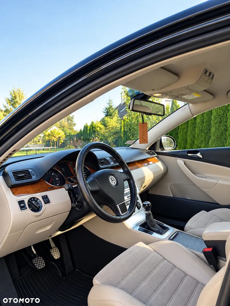 Volkswagen Passat - 8