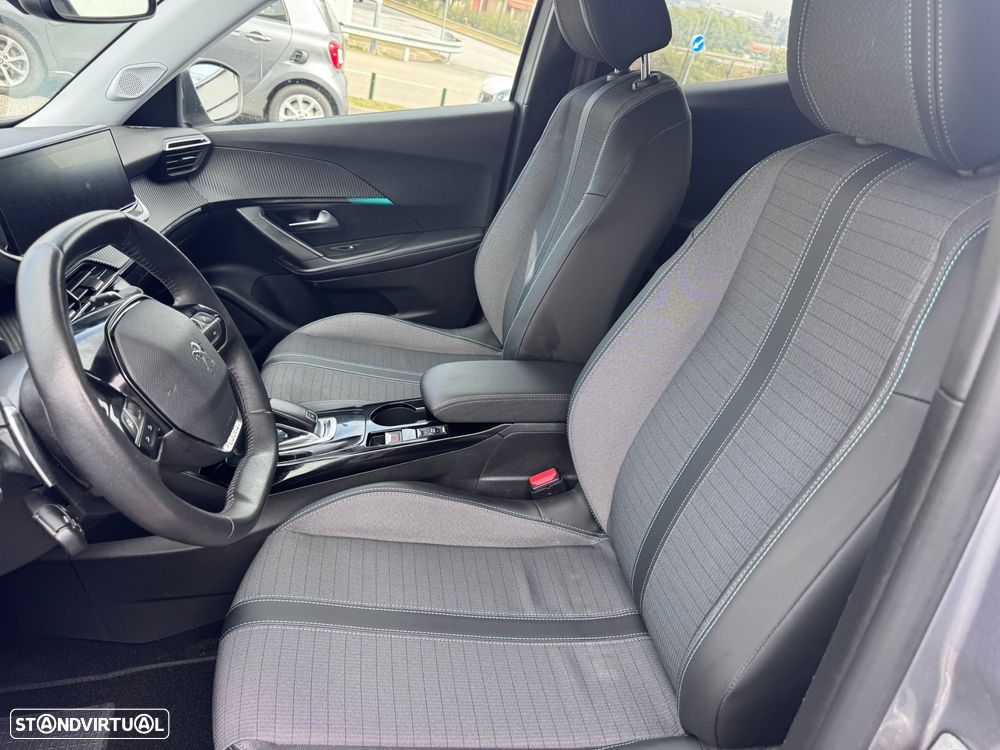 Peugeot 2008 1.2 PureTech Allure EAT8 - 8