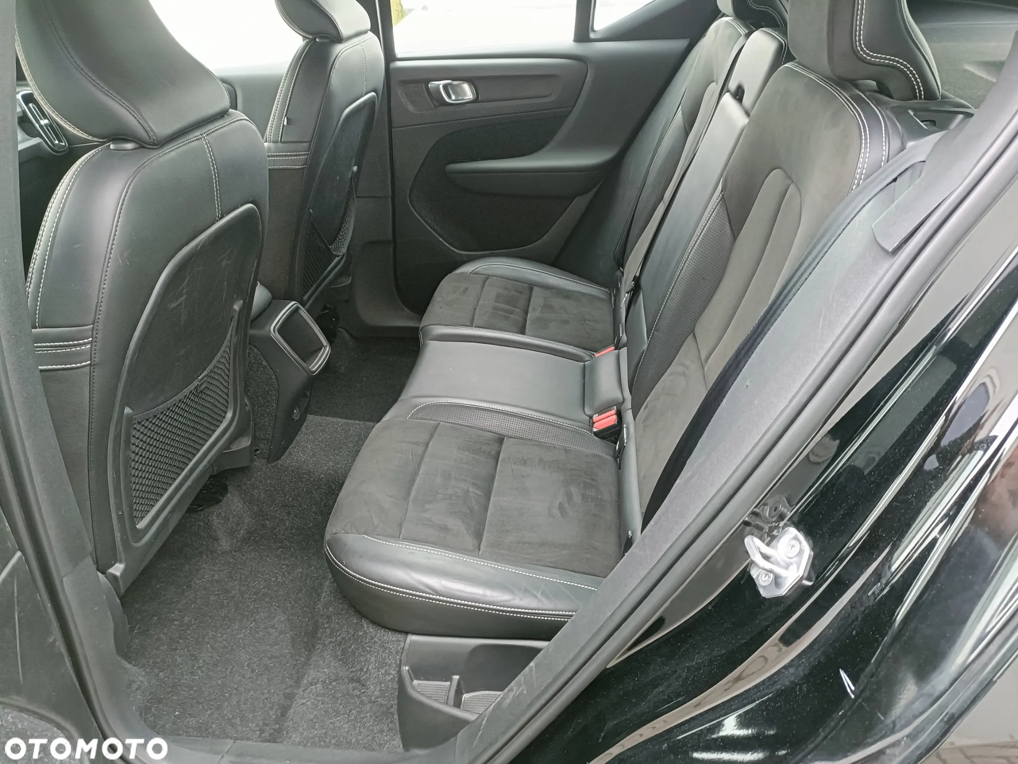 Volvo XC 40 D4 AWD R-Design - 14