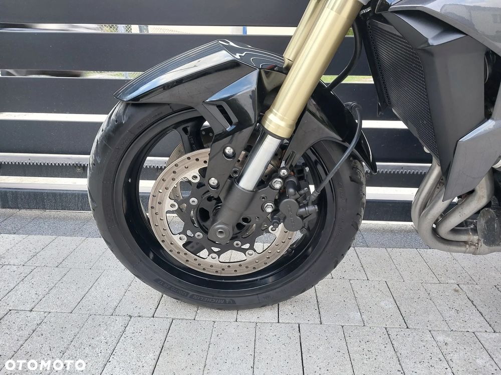 Suzuki GSR - 9