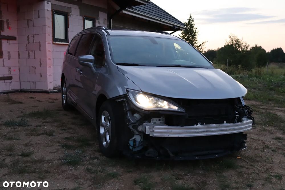 Chrysler Pacifica - 31