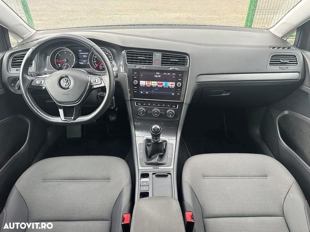 Volkswagen Golf - 6