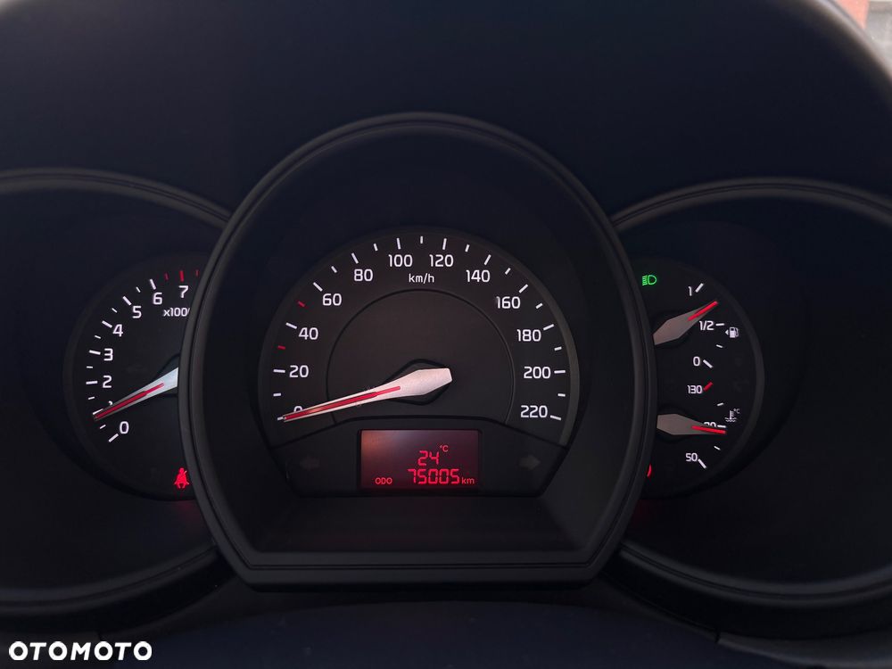 Kia Rio 1.2 L - 8