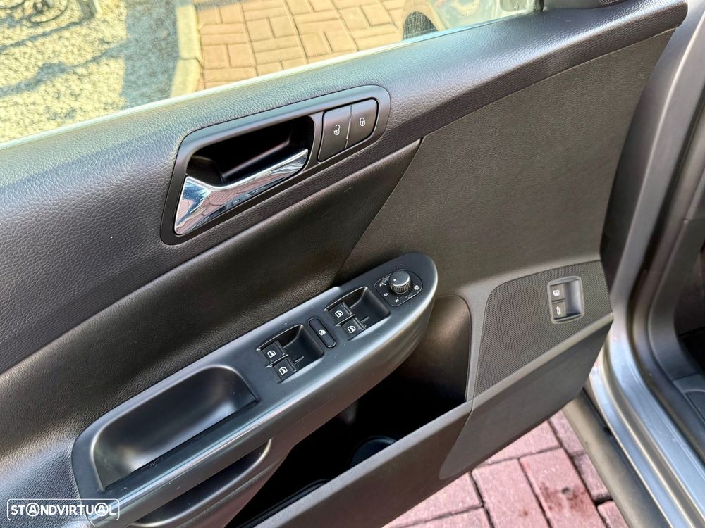 VW Passat Variant 2.0 TDi Highline - 17