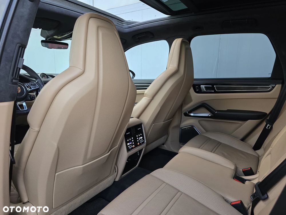 Porsche Cayenne Turbo Tiptronic S - 16