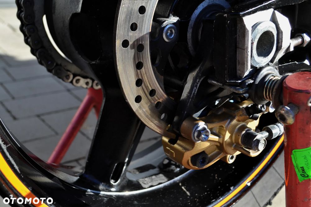 Suzuki GSX-R - 15