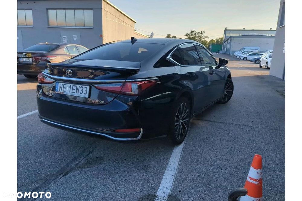 Lexus ES 300h Business Edition - 3