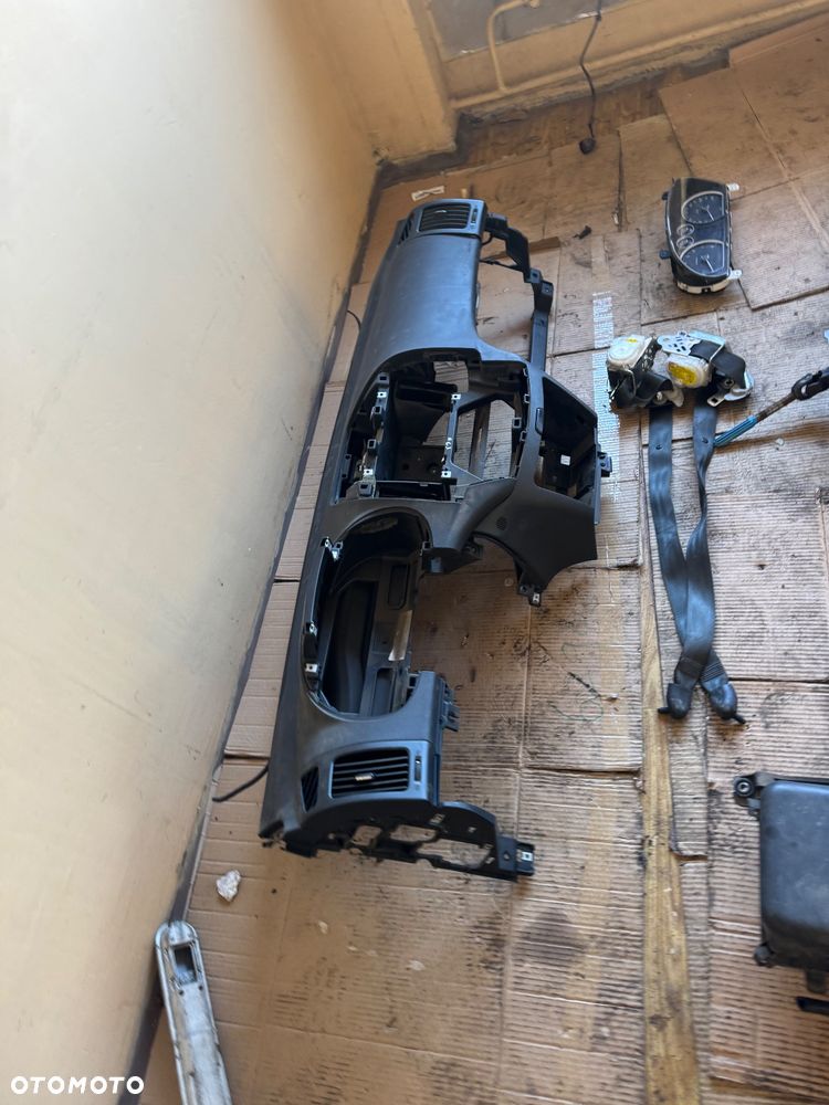 Liczniki hyundai benzyna -94003-2r030 1160113337010 -100zl  Komputer benzyna do benzyny 9030933129c  GFD-844cfs4   39112-2b100 ecu bosch 117.9.8 339  600zl  Wspomaganie elektryczne do hyundaia -1000zl 563002L700 2L56300700 4FDW0808 mpg0002A  31208 2L563-98080 FFDM0808 -100 zł kompletne  Radio  96160-2L200 -200zl  91940-2H130 08396D moduł sterownik zamka  -50zl  91950-2H530  91950-2H530-1008a08008 -100zl  Konsola deska pasy air bag komplet deska rozdzielcza sensor poduszki   -600zl  Panel klimatyzacji -200zl  Skrzynka bezpieczników -100zl  Szybka wysyłka paragon faktura Filtr powietrza do benzyny obudowa filtra powietrza dolot wąż Kolumna kierownicza - 6