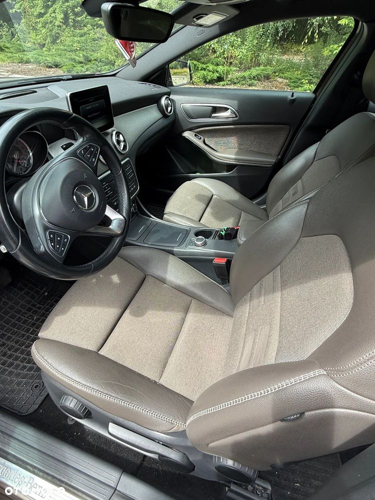 Mercedes-Benz GLA - 12