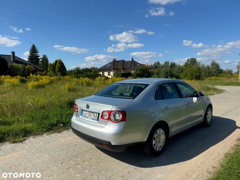Volkswagen Jetta 1.9 TDI Trendline - 6