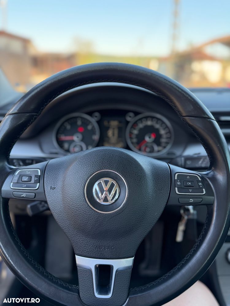 Volkswagen Passat 2.0 TDI Blue TDI Highline - 16