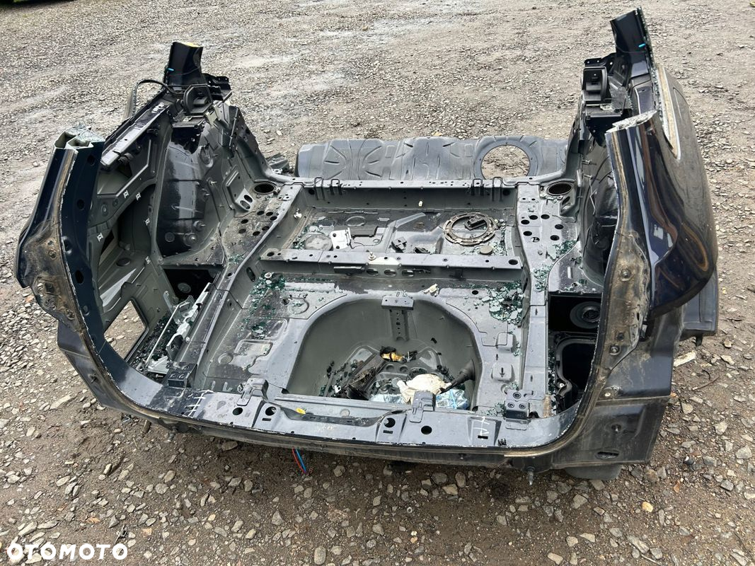 BMW F11 TYLNA ŚCIANA PAS BŁOTNIKI - 2