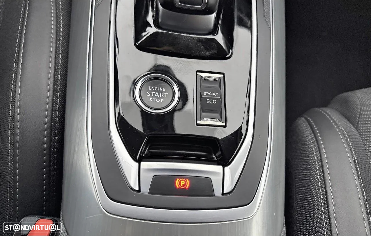 Peugeot 308 1.2 PureTech Allure EAT8 - 9