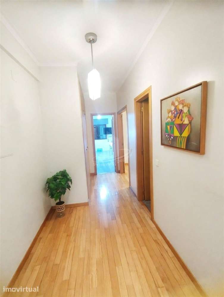 Apartamento T2 em Real, Braga | Suíte, Varanda e Garagem Fechada - Grande imagem: 2/9
