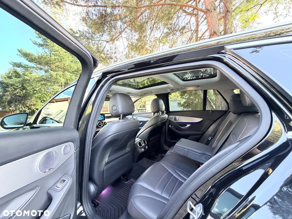 Mercedes-Benz Klasa C 300 d 4MATIC 9G-TRONIC - 24