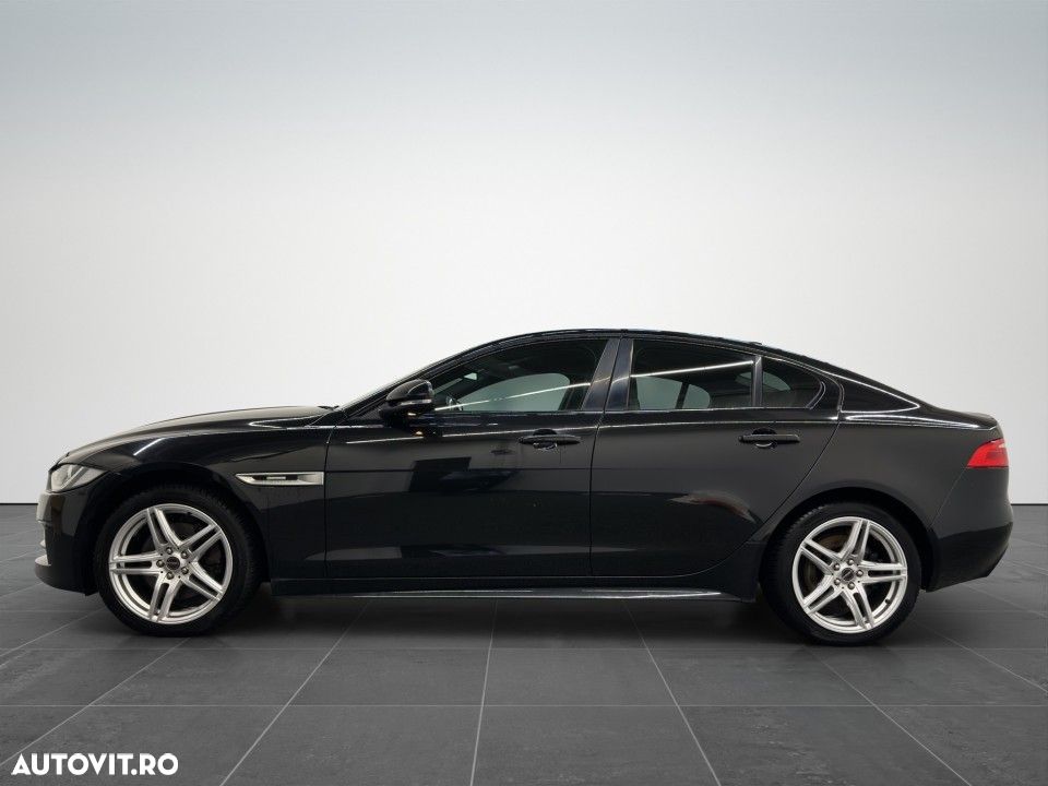 Jaguar XE 2.0 AWD R-Sport - 4