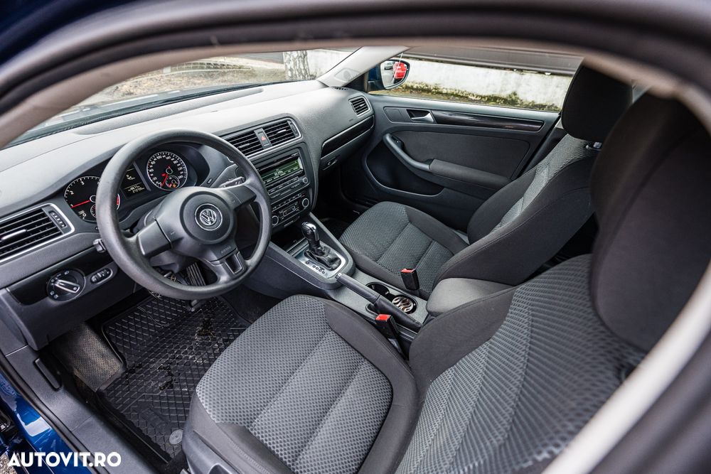 Volkswagen Jetta 1.6 TDI DSG Life - 5