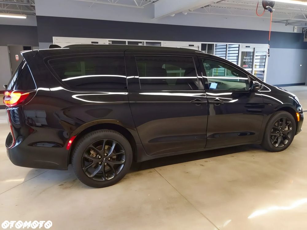 Chrysler Pacifica - 4