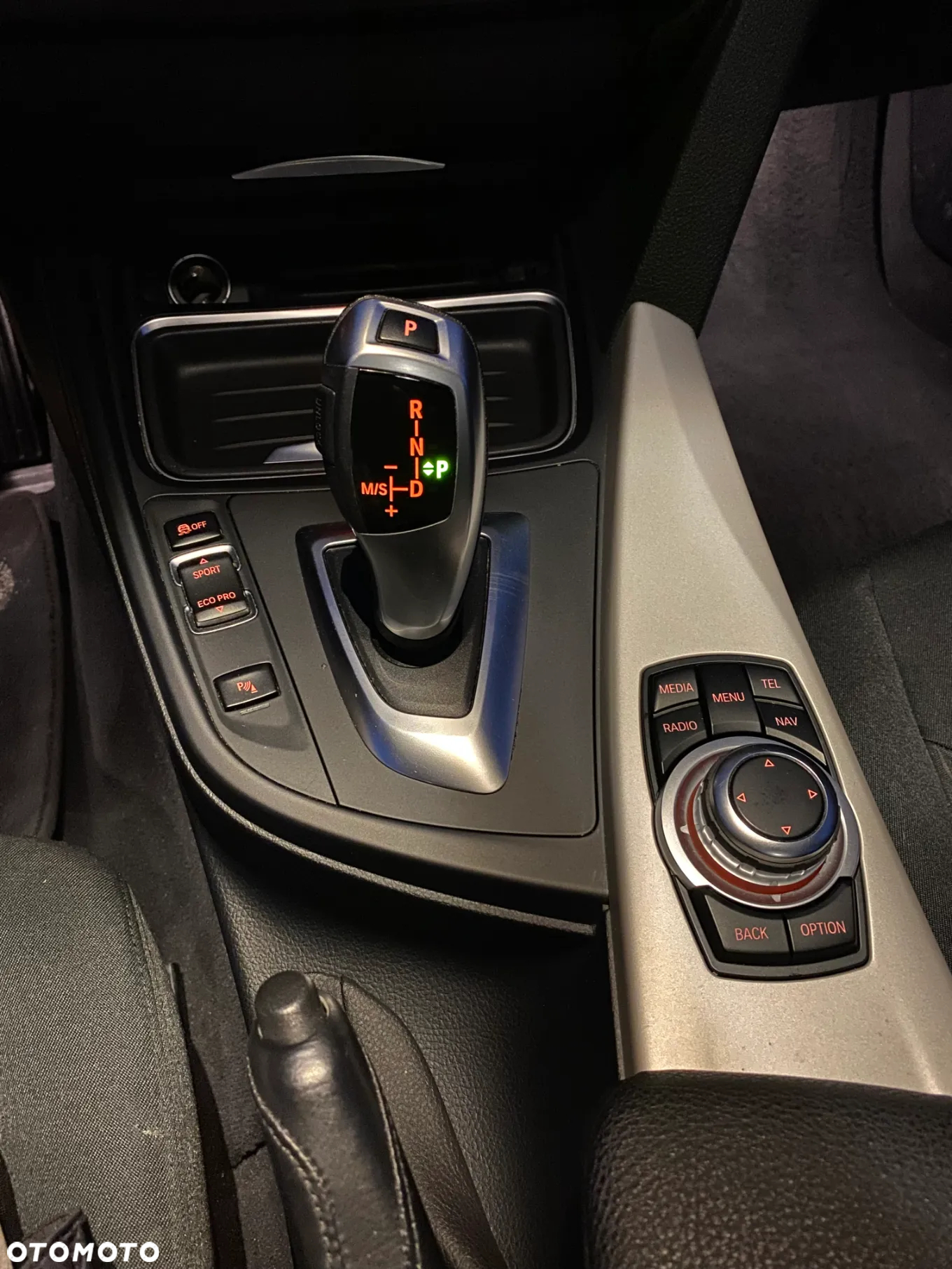 BMW Seria 3 318d Touring Modern Line - 24