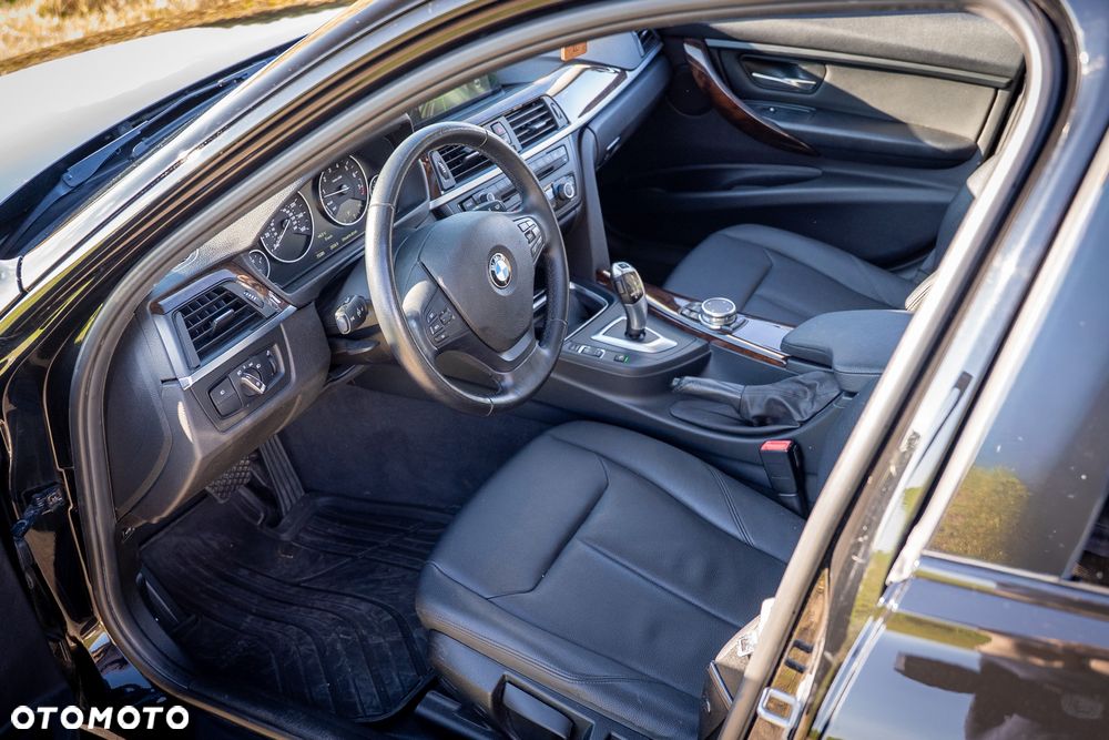 BMW Seria 3 320i - 7
