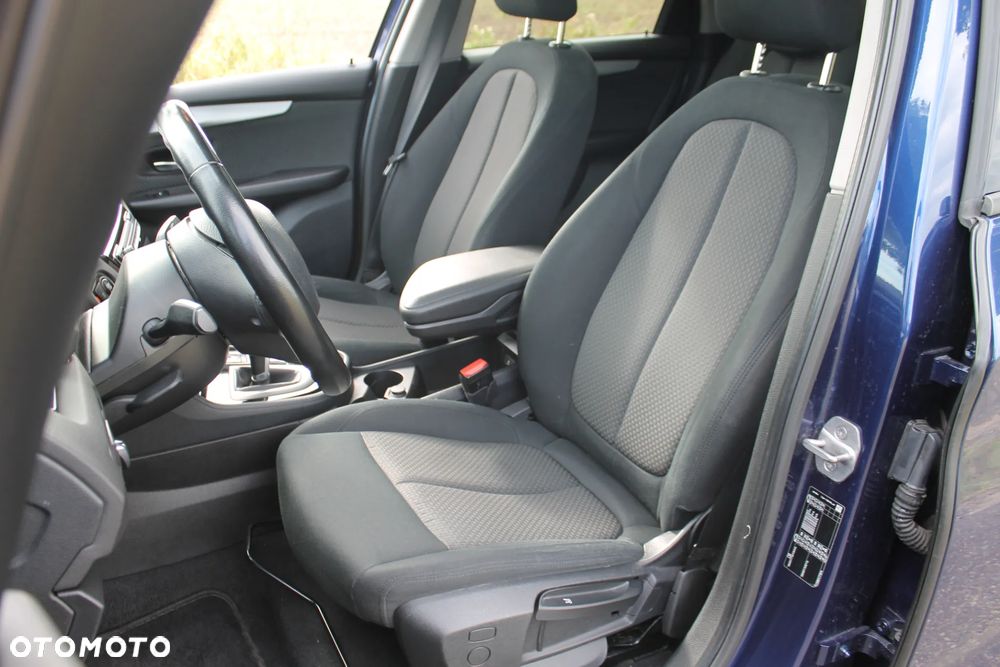 BMW Seria 2 216d - 16