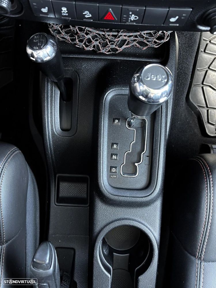 Jeep Wrangler - 12