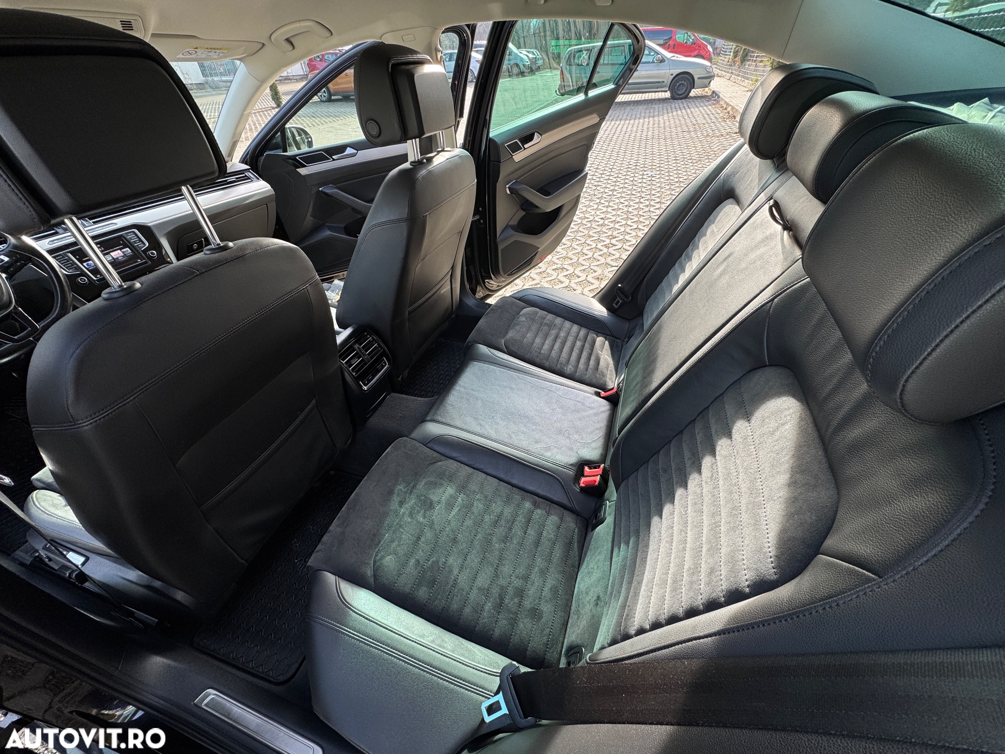 Volkswagen Passat 2.0 TDI DSG 4Motion Highline - 16